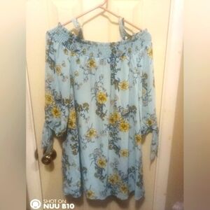 As U Wish Blue Floral Top Size Medium